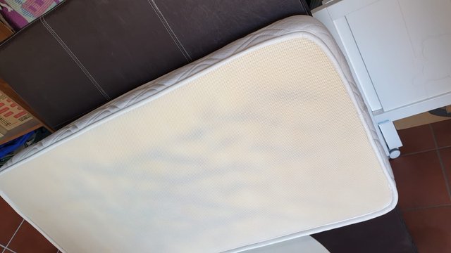 CUNA DE BEBÉ MARCA MI CUNA DE MADERA COLOR BLANCO