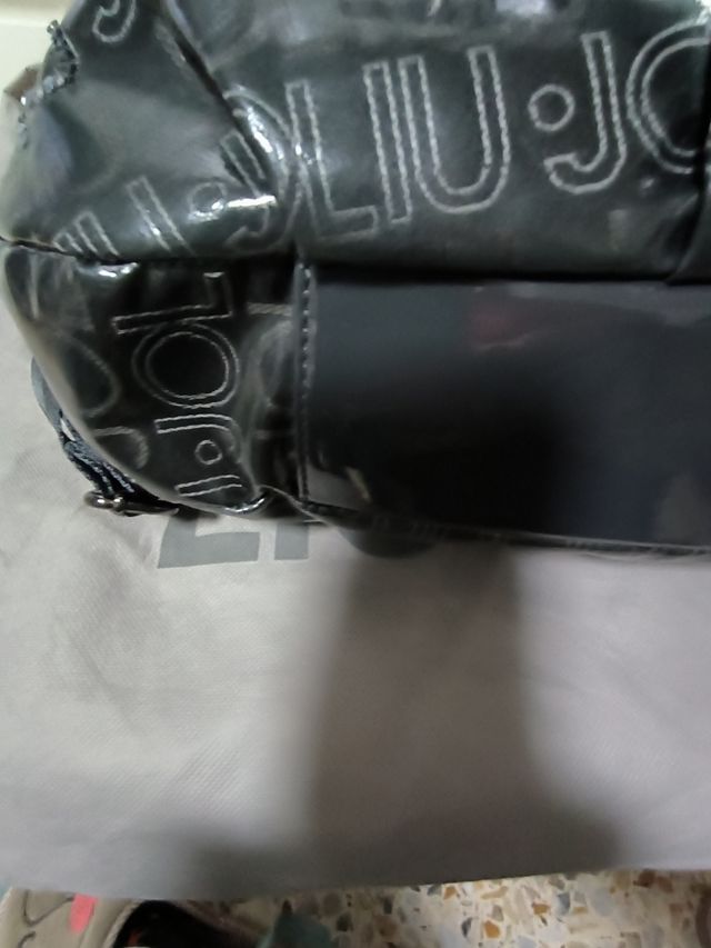 Bolso Liu Jo, gris oscuro de Charol