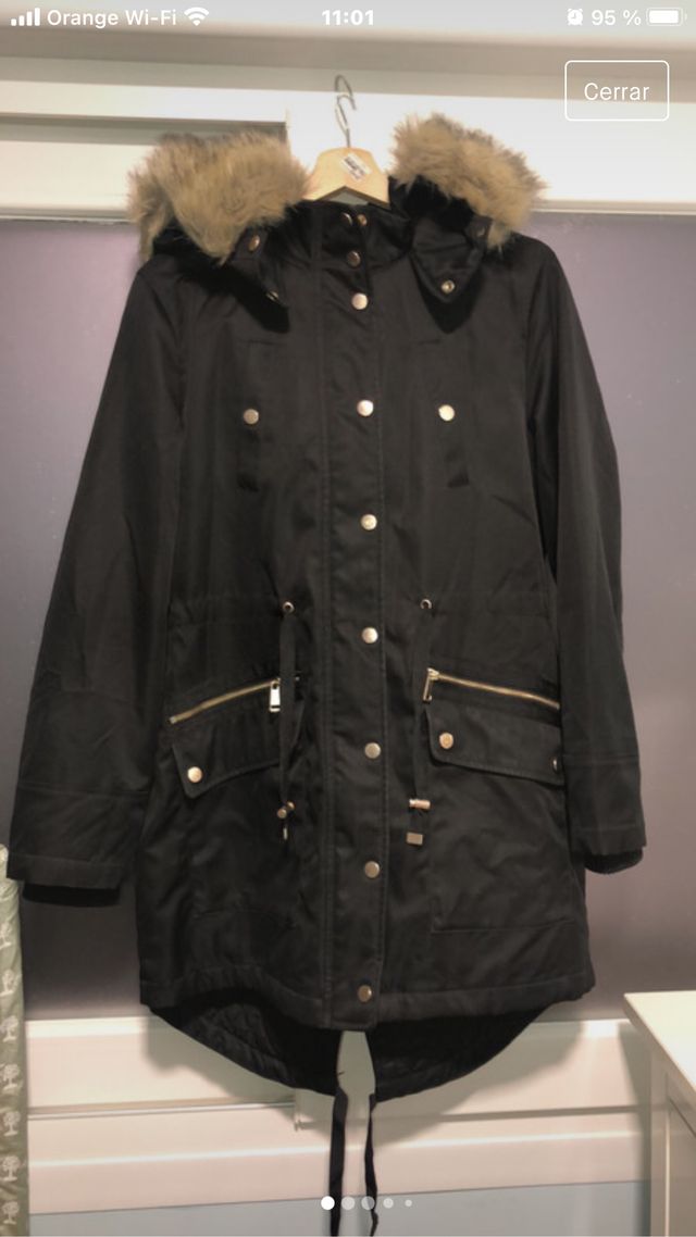 Parka mujer en negro con capucha y borreguillo