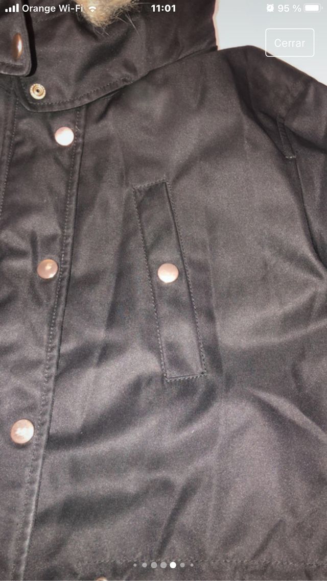 Parka mujer en negro con capucha y borreguillo