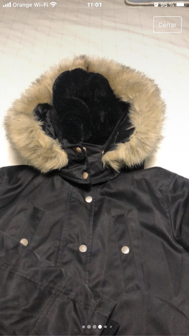 Parka mujer en negro con capucha y borreguillo