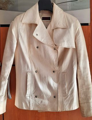 Cazadora de piel blanca