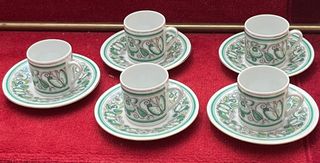 5 chávenas de café e 5 pires