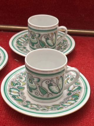 5 chávenas de café e 5 pires