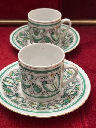 5 chávenas de café e 5 pires