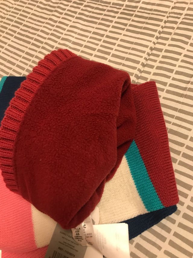 Gorro y bufanda NUEVOS. TUC TUC