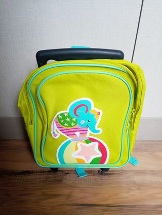 Mochila escolar con ruedas.
