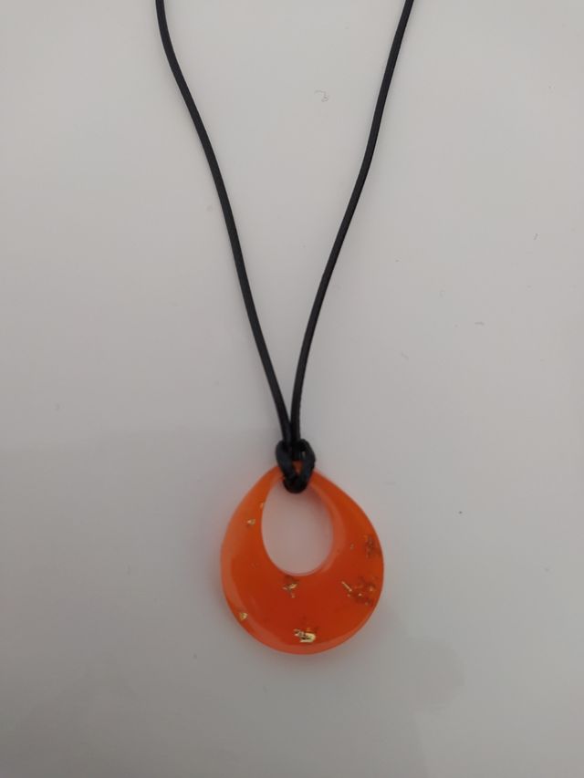 Colgante de resina 