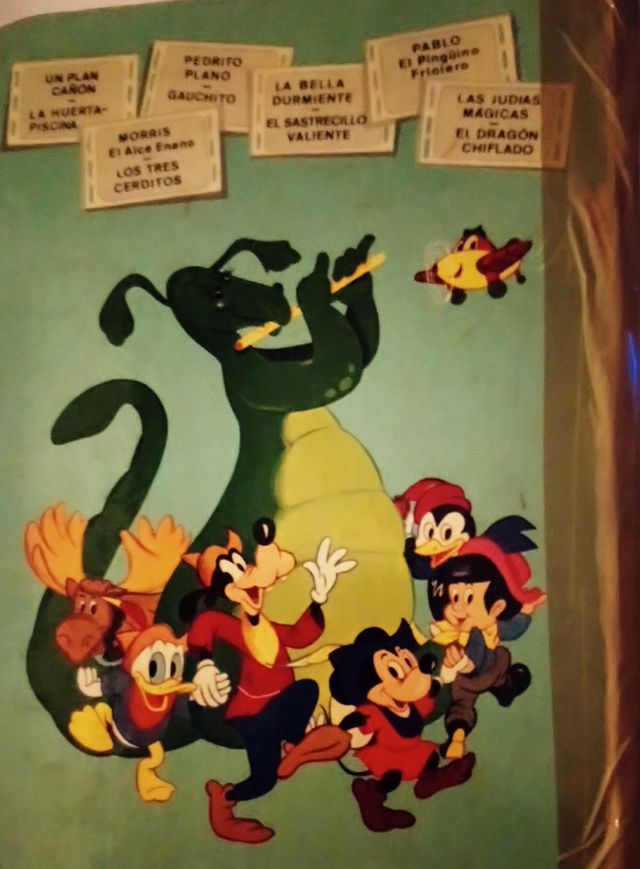 Antiguo Libro Películas de Walt Disney 1976