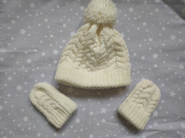 Conjunto de gorro y manoplas