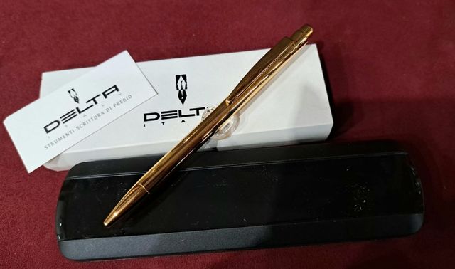 Penna sfera Delta Oro 32.00 euro.