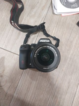 Cámara Pentax K-50 nueva + funda