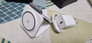 Estación de carga inalambrica 3 en 1