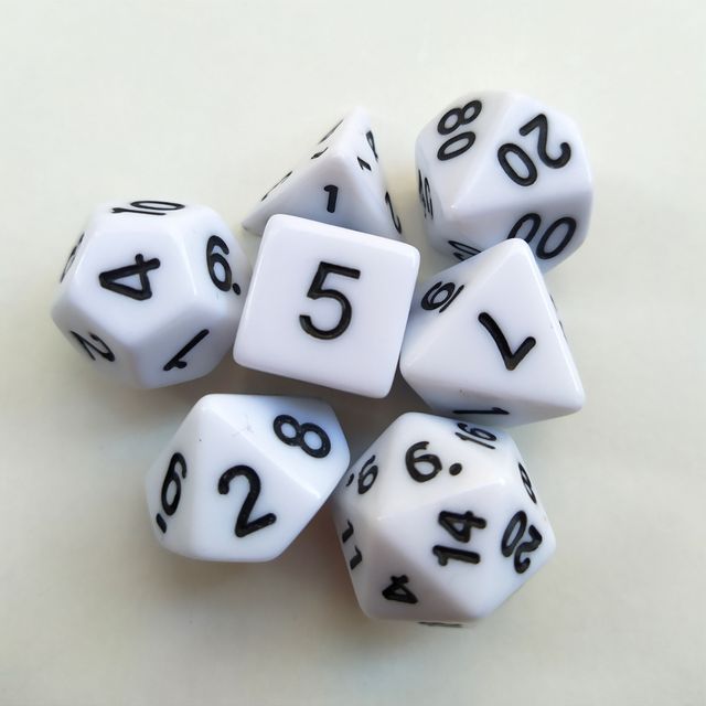 D&D dadi da gioco bianchi