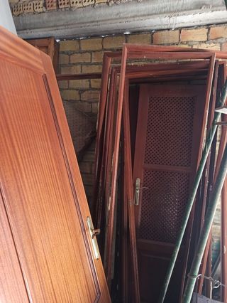 Porton + 7 puertas + 1 doble hoja con celosia