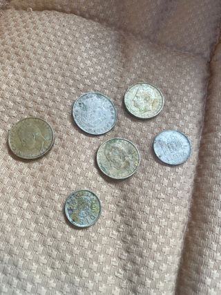 6 monedas antiguas de la peseta .