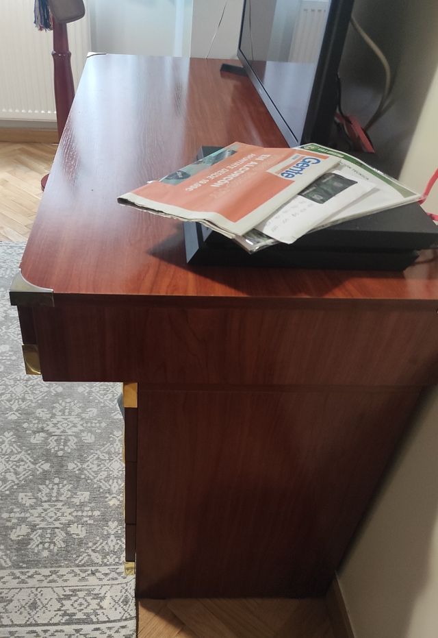 mesa escritorio, junto con cama nido igual