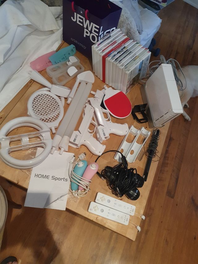 Wii + 2 mandos + 12 juegos 