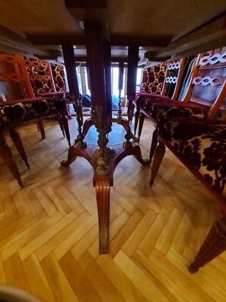 Mesa extensible con 6 sillas