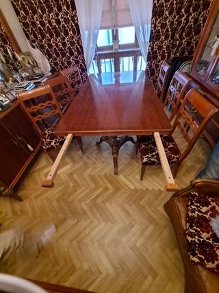 Mesa extensible con 6 sillas