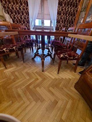 Mesa extensible con 6 sillas