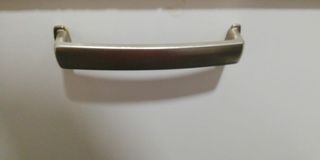 Tirador mueble cocina Santos. Marca Pramar.