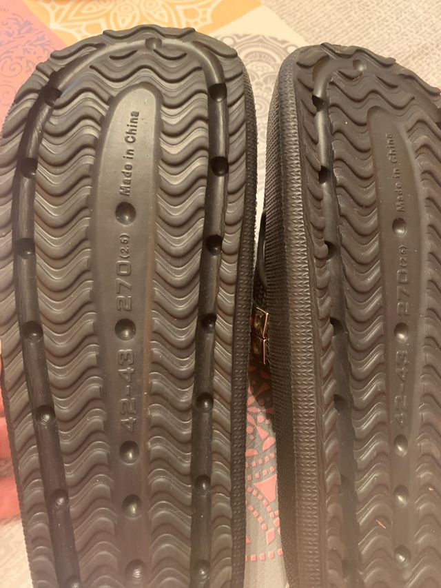 Chanclas 41, empeine estrecho