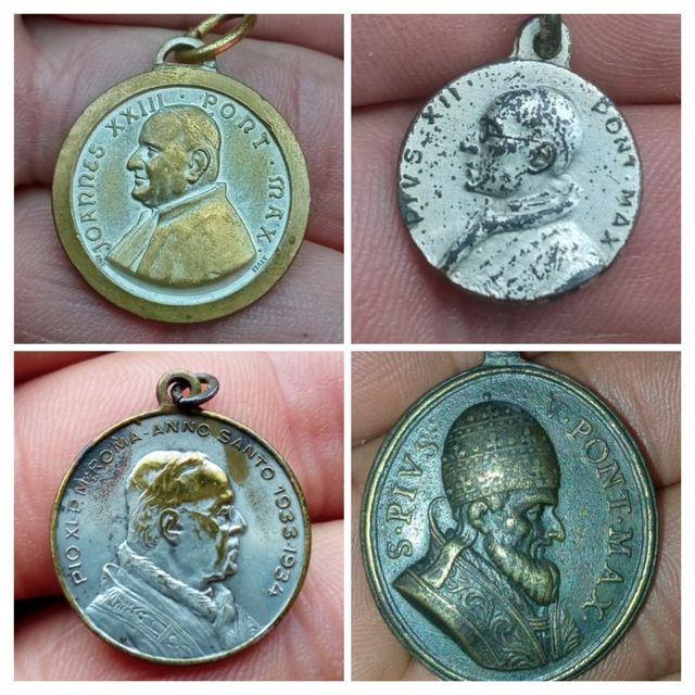 Medallas papales.