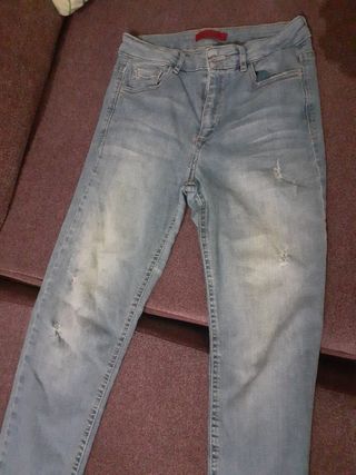 Lote 2 vaqueros  15€ Pull&Bear y Zara 