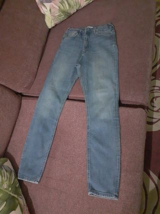 Lote 2 vaqueros  15€ Pull&Bear y Zara 