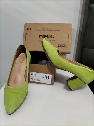 Zapato de ante. Color Kiwi. talla 40