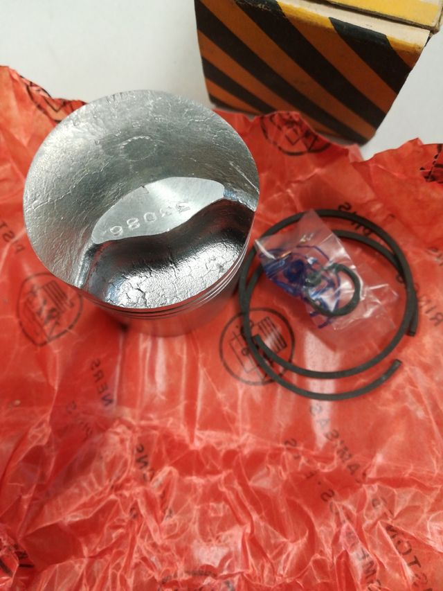 pistón LUBE 125 con deflector de segunda mano por 75 EUR en Murcia en