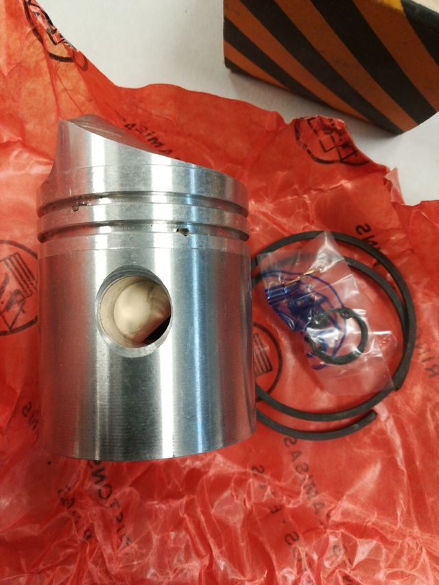 pistón LUBE 125 con deflector de segunda mano por 75 EUR en Murcia en