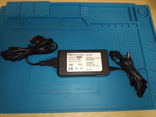 FUENTE ALIMENTACION 12V 5A ** NUEVA **
