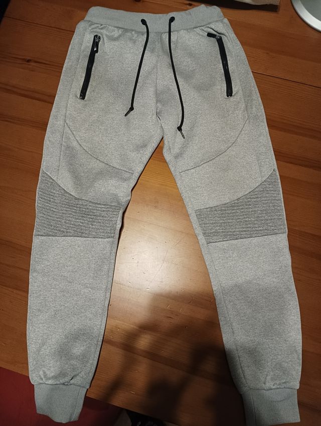 Pantalones chándal grises básicos