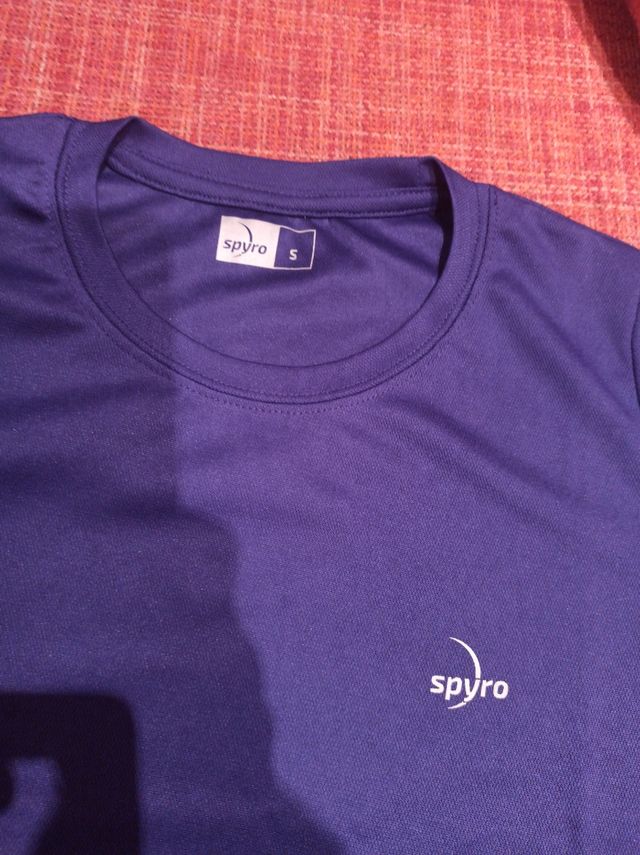 Camiseta deportiva. IMPECABLE!