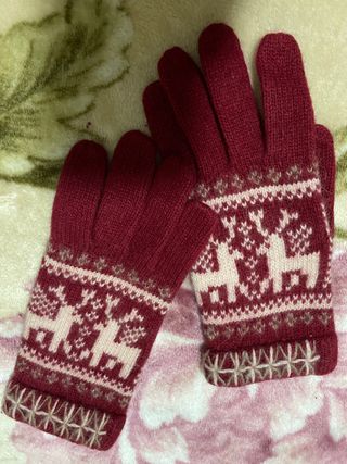 Guantes burdeos estampado navideño
