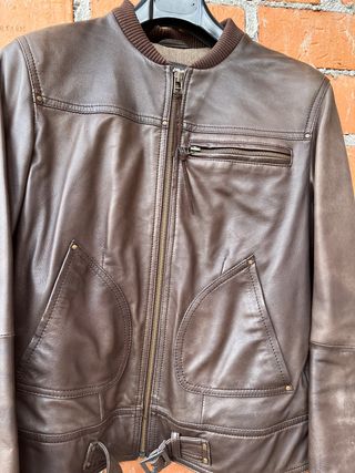 Cazadora de cuero marrón talla 40