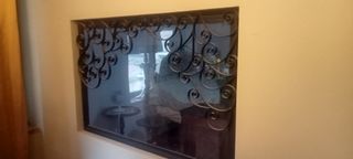 Ventana de forja con arabescos 151x98cm.