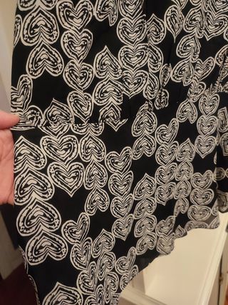 blusa negra estampada 