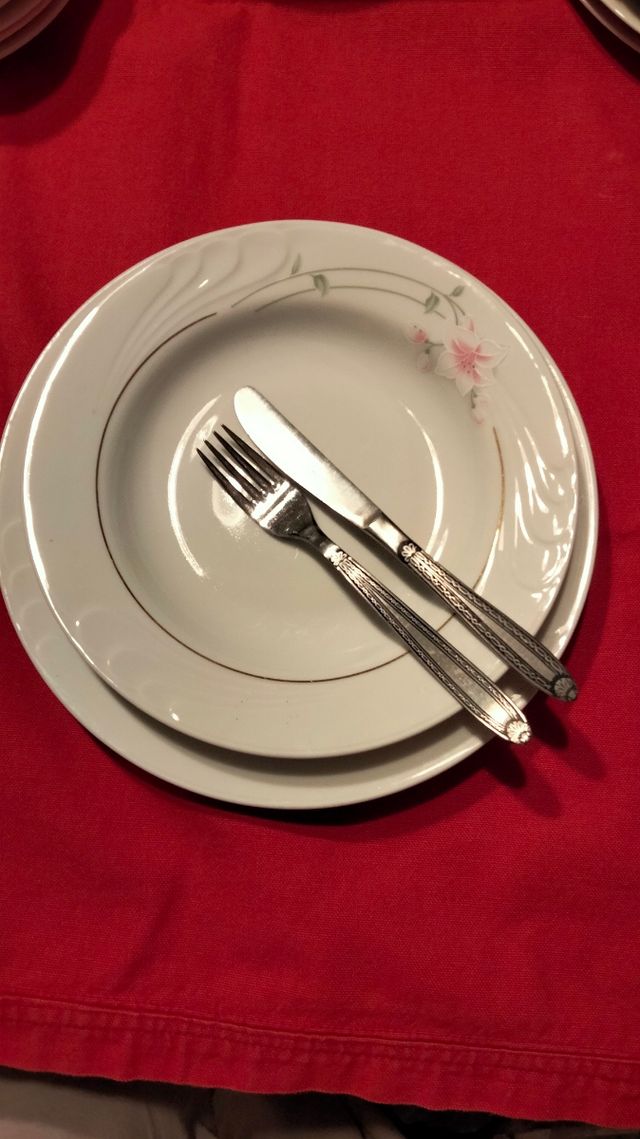 set di piatti 18 PZ + 6 coltelli 6 forchette