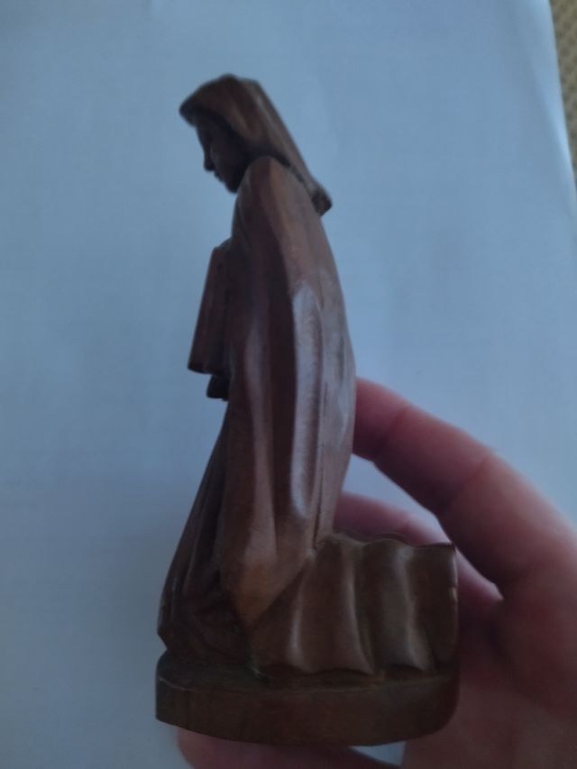 virgen tallada de madera