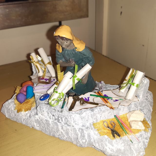 complementos de Belén vendedora papelería