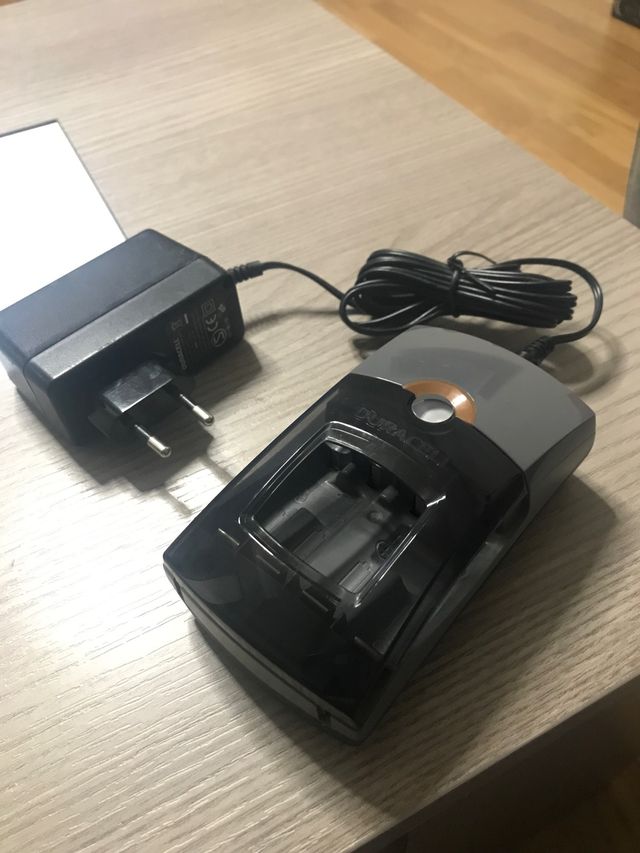 Cargador pilas AA y AAA Duracell