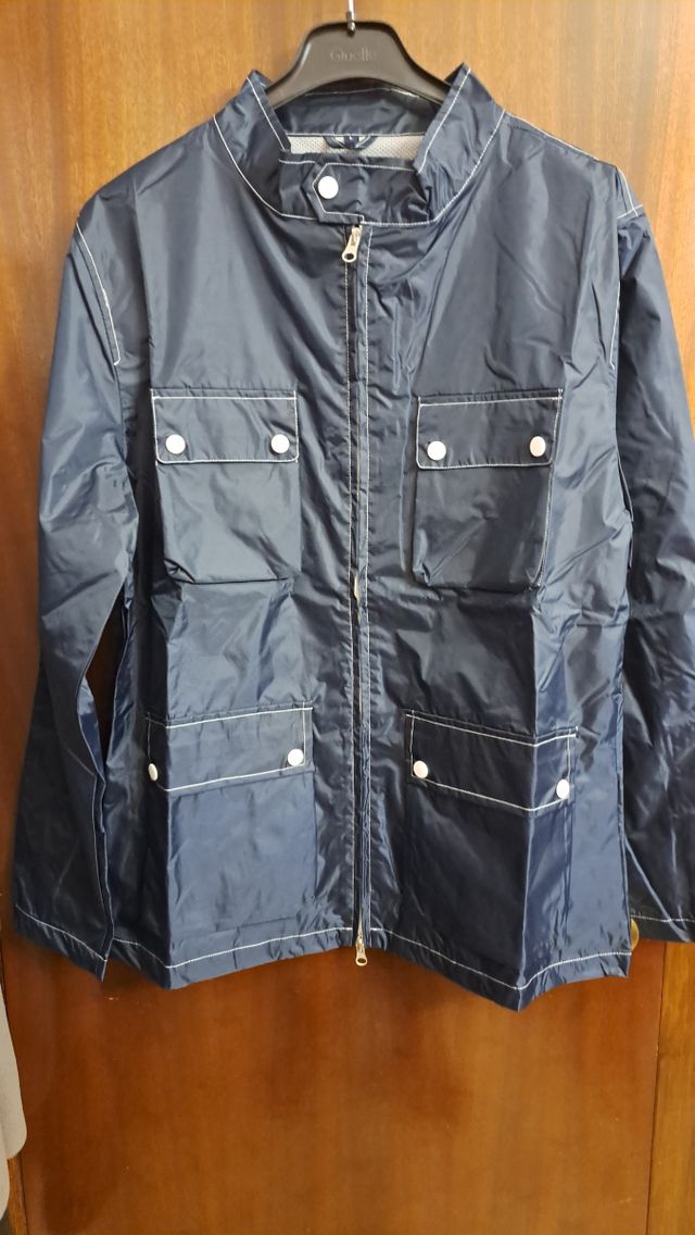 Chaqueta cortavientos azul