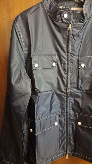 Chaqueta cortavientos azul