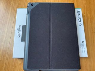 IPad 6º generación + teclado Slim Folio