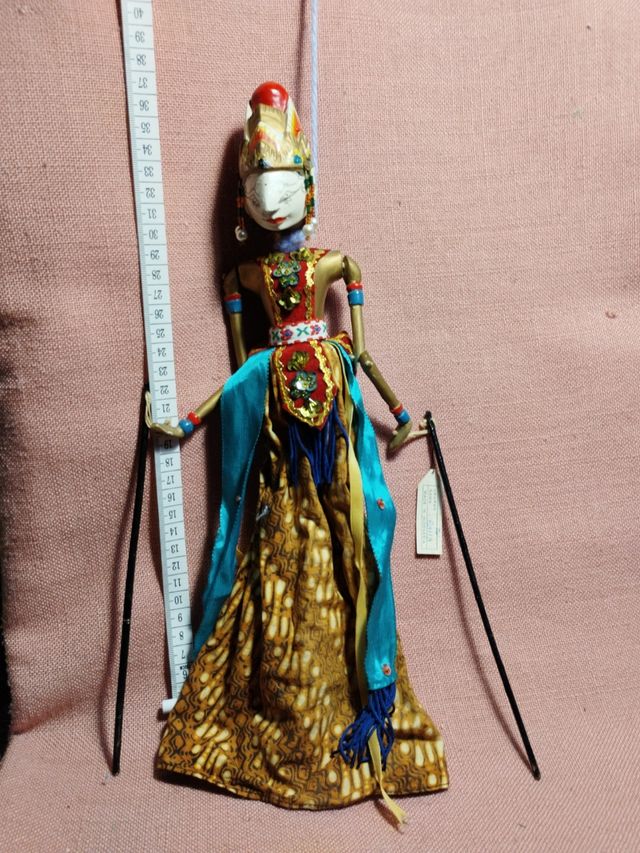 marioneta de Indonesia un poco rozada la nariz tie