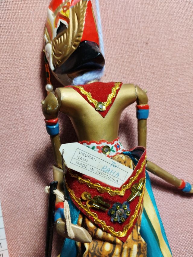 marioneta de Indonesia un poco rozada la nariz tie