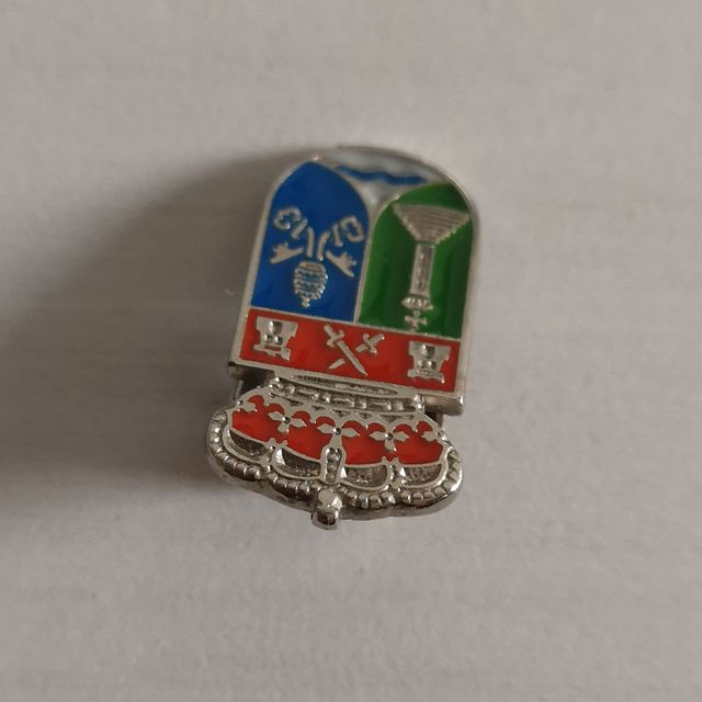 Pin con escudo heráldico de Castrillo del Val